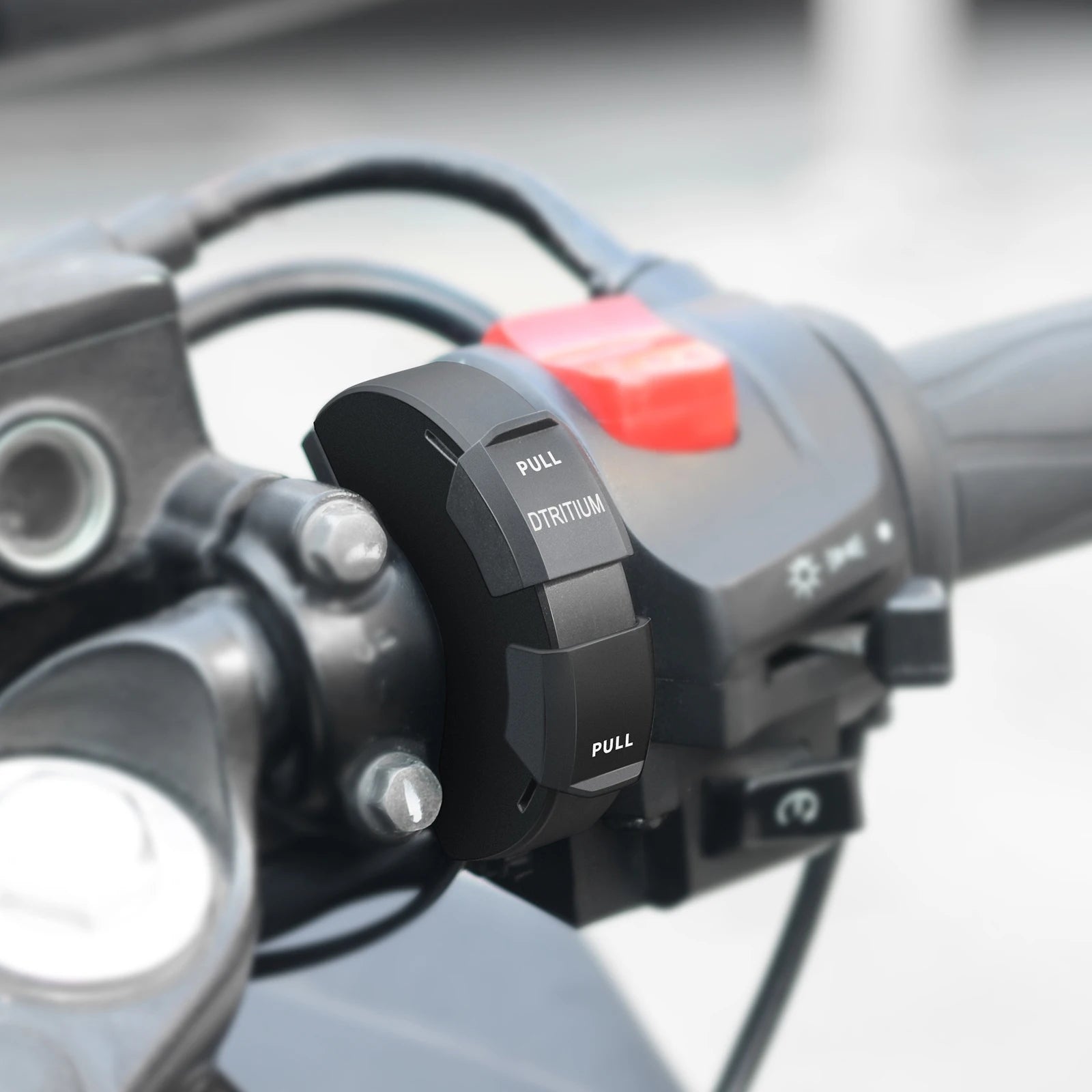 מטען USB מהיר לאופנוע 12V עמיד במים עם יציאת Type-C
